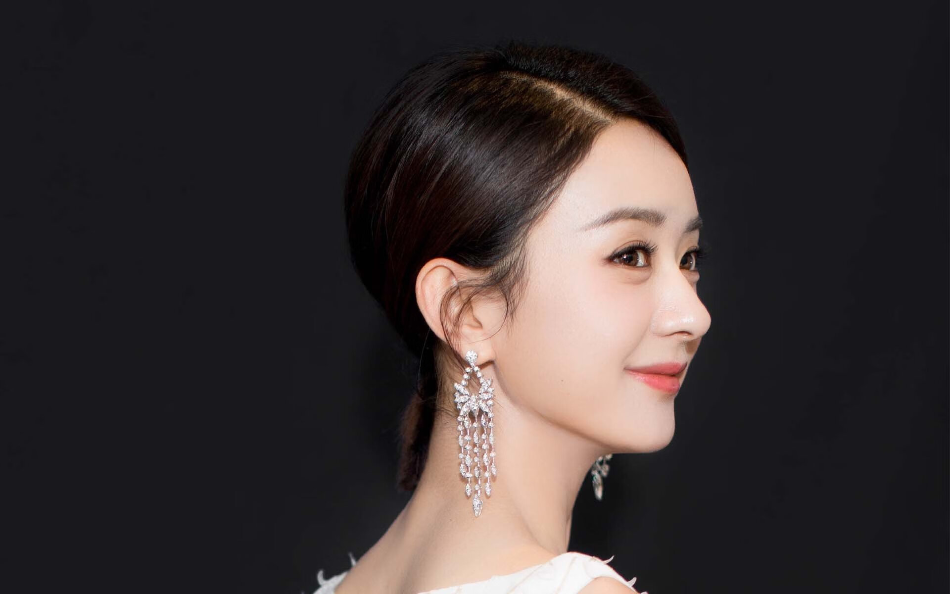 fb体育官网入口-西甲：马德里双雄暂居前两名，追赶者紧追不舍，马德里竞技西甲赛程